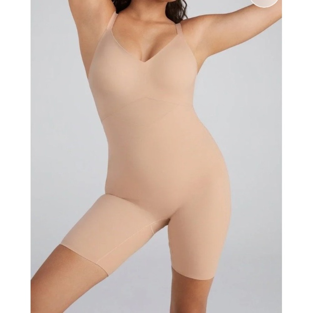 Honeylove Mid Thigh Bodysuit Size M Sand Mid-Thigh Shapewear Sculpting Seamless